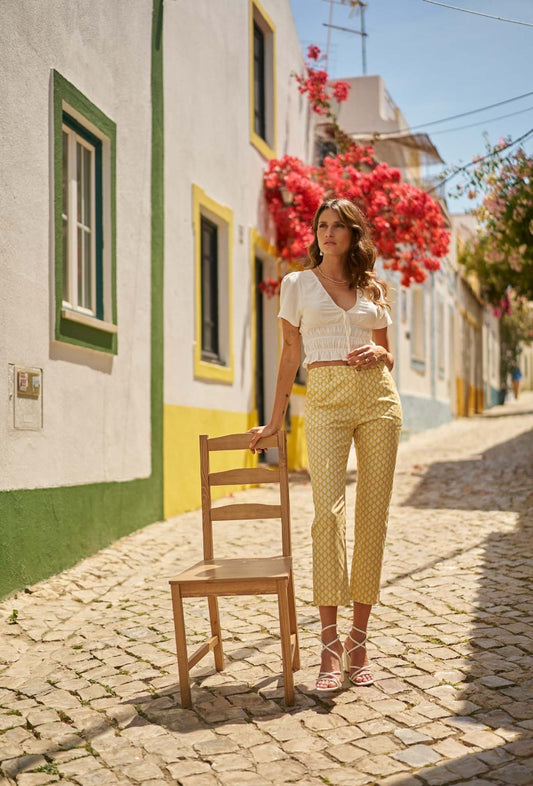 Pantalón semirombo amarillo