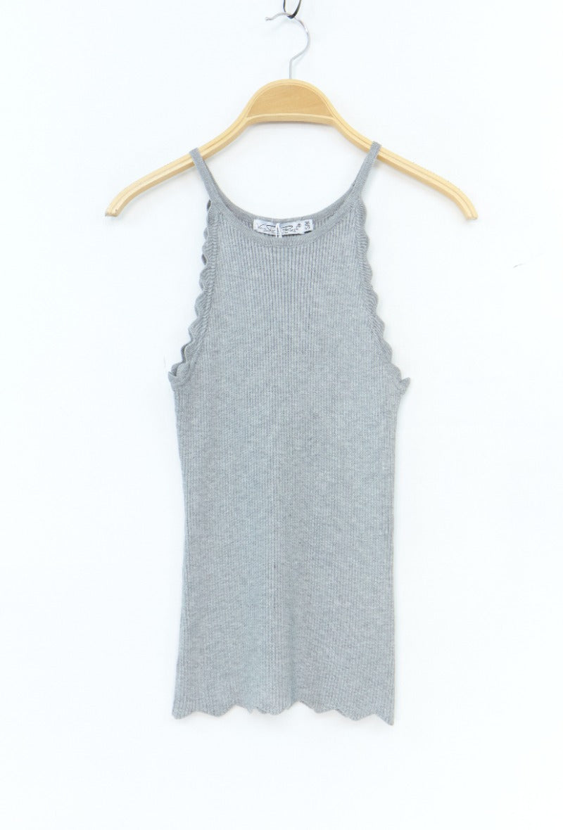 Weiches und dehnbares Strick-Tanktop mit gewelltem Rand